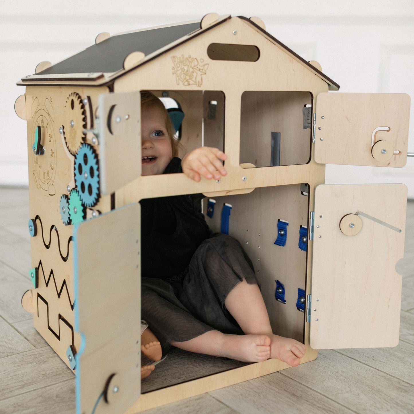 Maisonnette d'activité bois BUSYKIDS