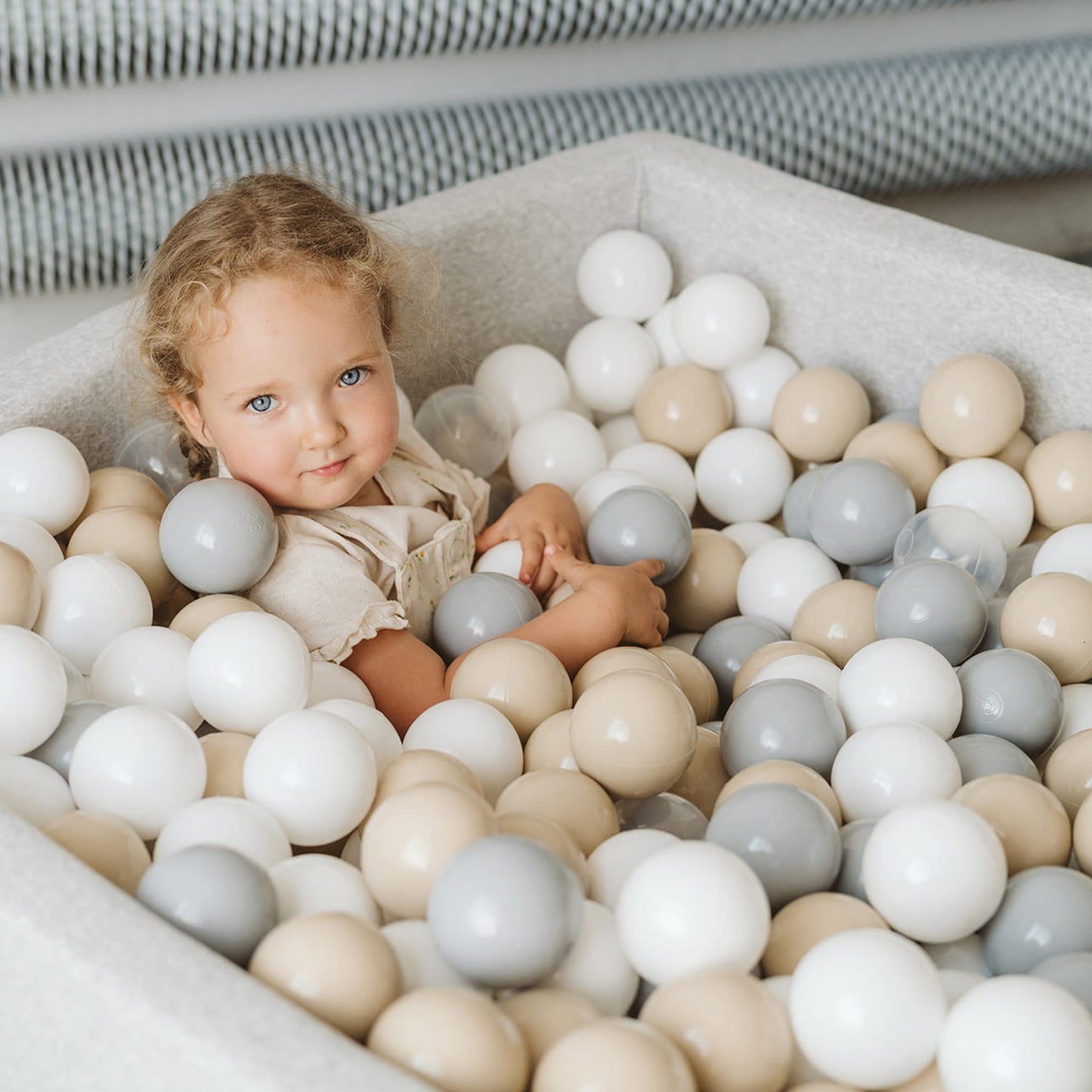 Piscine à balles carrée XL "Coton" rose + 400 balles  MEOWBABY