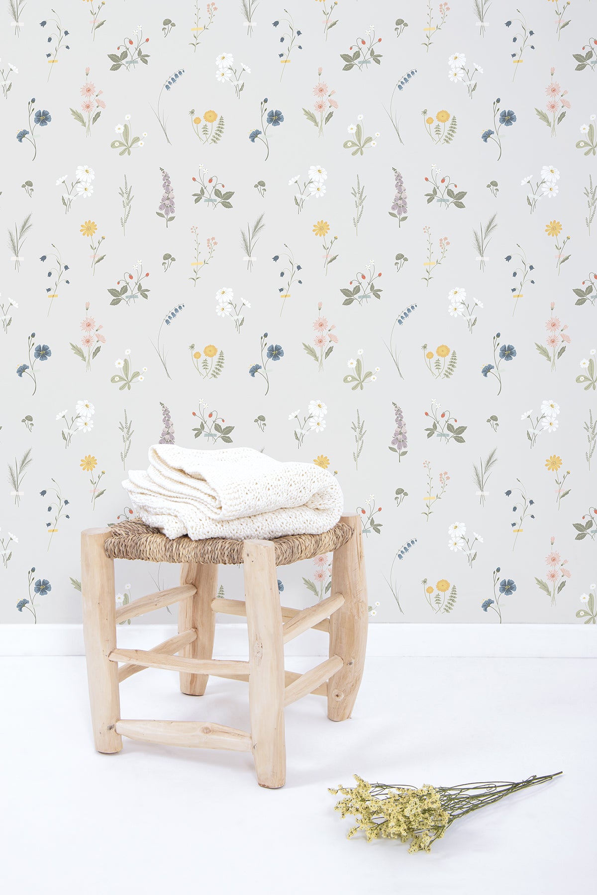 Children's wallpaper "Meadow flower pattern" LILIPINSO