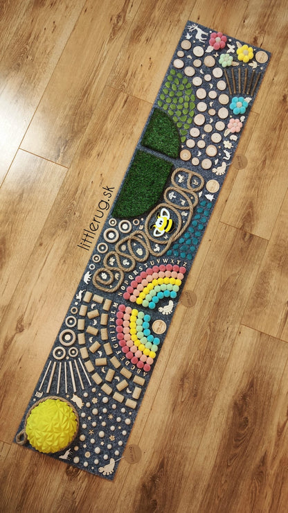 Tapis sensoriel "M" arc en ciel