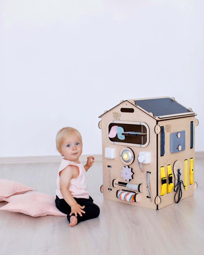 Maisonnette d'activité bois BUSYKIDS