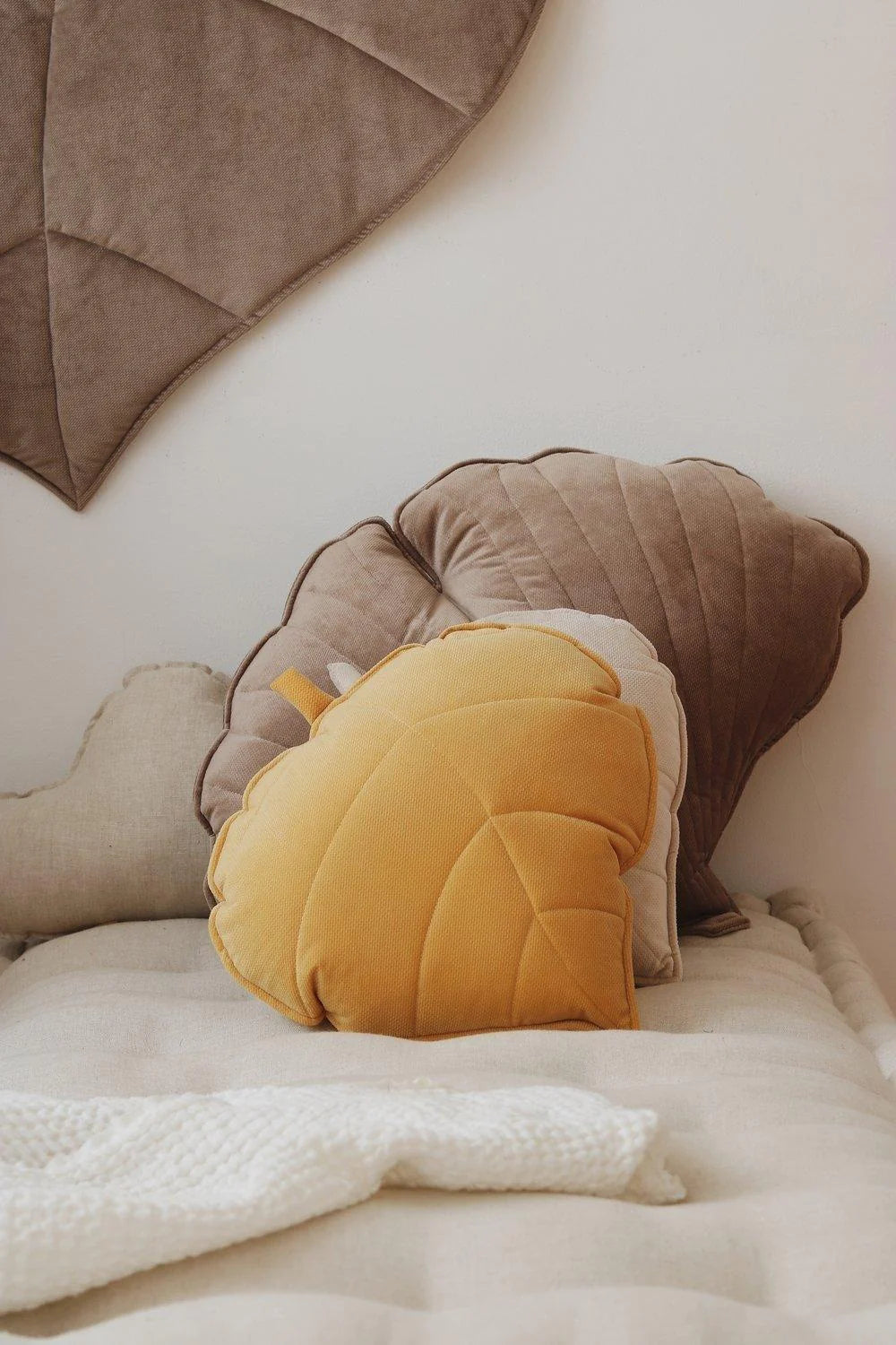 Coussin "Feuille" en velours MOI MILI