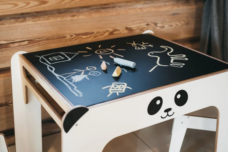 Ensemble table et chaises "Panda" avec tableau noir WILDKIDS