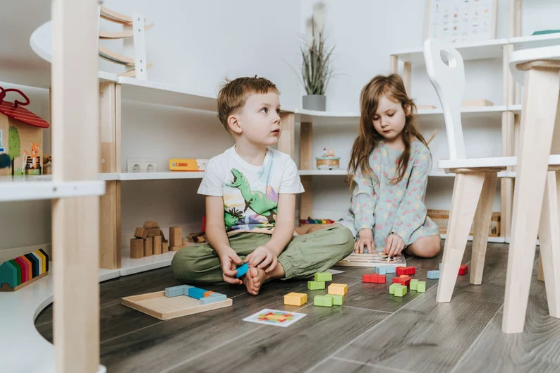 Montessori Lola shelf: Arc