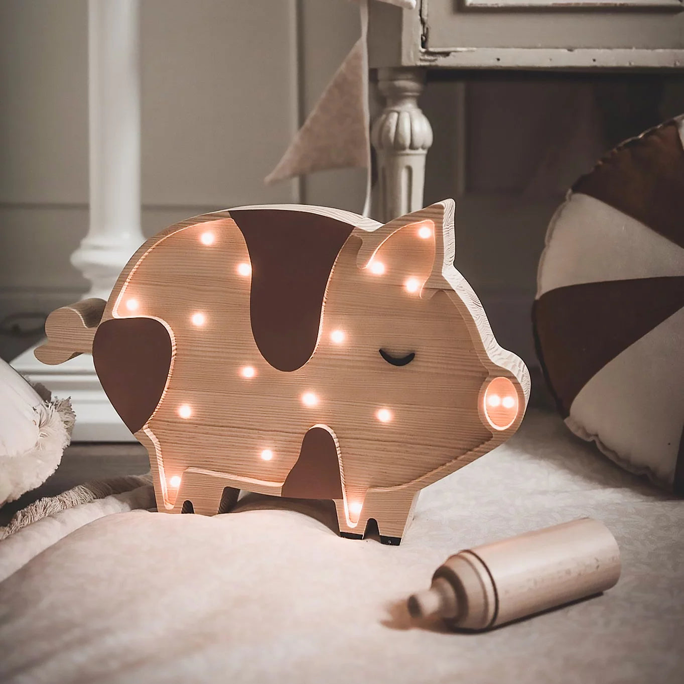 ROOMGAGA wooden pig lamp